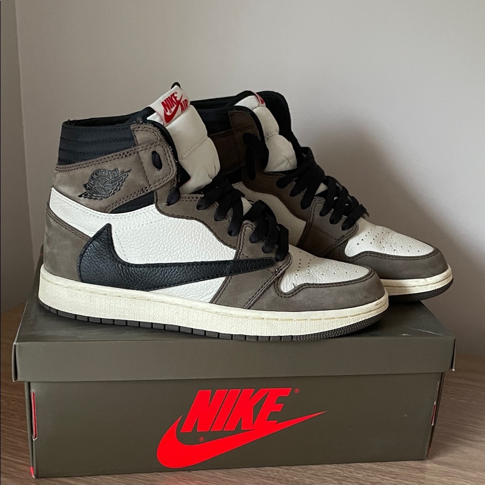Travis Scott x Air Jordan 1 Retro High OG 'Mocha'